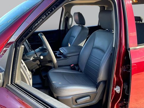 Used 2019 RAM 1500 Tradesman w/ Chrome Appearance Group RWD image 8