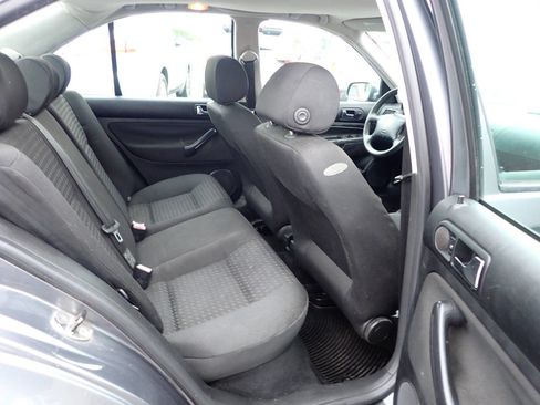 Used 2005 Volkswagen Jetta GL FWD image 11