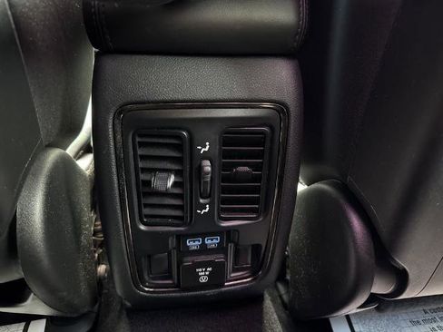 Used 2019 Jeep Grand Cherokee Limited X image 23