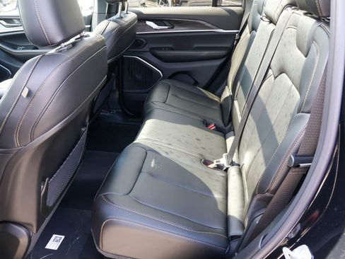 New 2026 Jeep Grand Cherokee Limited AWD/4WD image 15