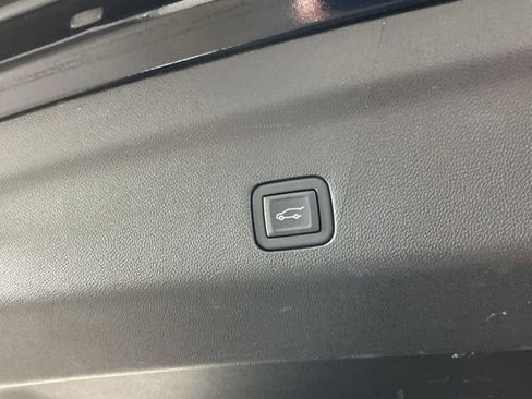 Used 2024 Chevrolet Tahoe High Country AWD/4WD image 32