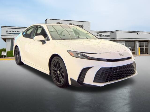 Used 2026 Toyota Camry SE FWD image 5