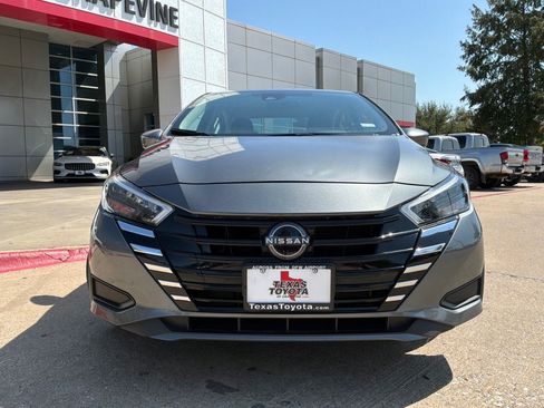 Used 2025 Nissan Versa SV FWD image 3