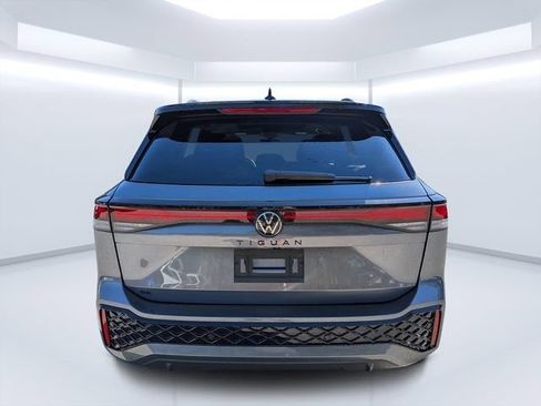 New 2026 Volkswagen Tiguan SE R-Line FWD image 4