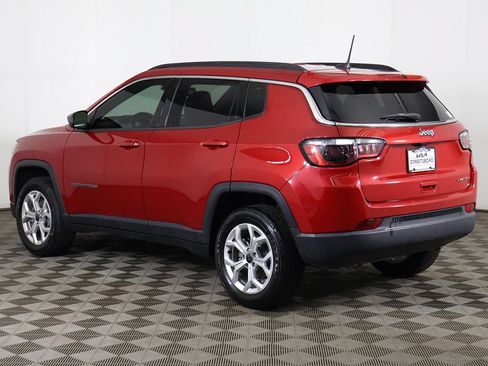 Used 2025 Jeep Compass Latitude AWD/4WD image 7