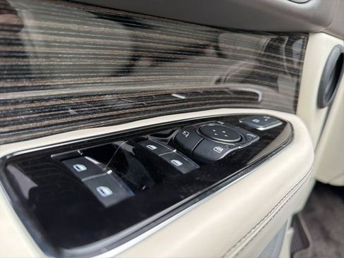 Used 2024 Lincoln Navigator Black Label image 12