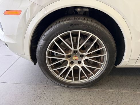 Certified 2023 Porsche Cayenne Platinum Edition AWD/4WD image 10