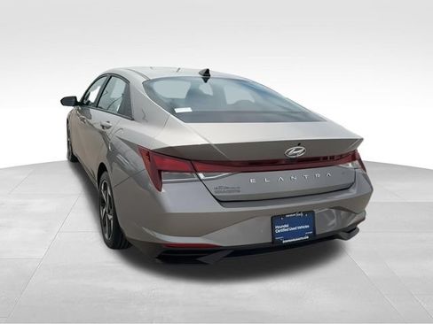 Certified 2023 Hyundai Elantra SEL w/ Convenience Package FWD image 7
