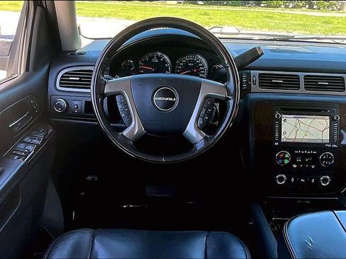 Used 2012 GMC Yukon XL Denali AWD/4WD image 17