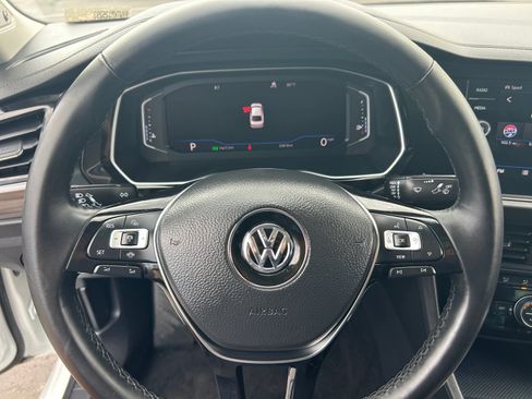 Used 2019 Volkswagen Jetta SEL w/ Cold Weather Package FWD image 9