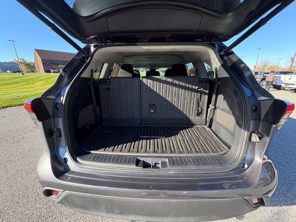 Used 2021 Toyota Highlander LE AWD/4WD image 45