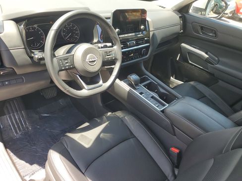 Certified 2024 Nissan Pathfinder SV image 7