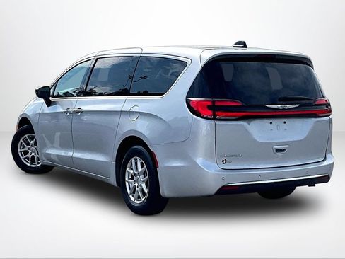 Used 2024 Chrysler Pacifica Touring-L FWD image 14