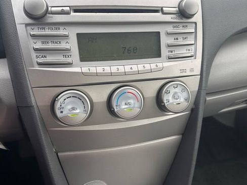 Used 2011 Toyota Camry LE image 14