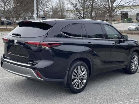 Used 2024 Toyota Highlander Platinum image 16