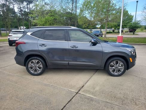 Used 2021 Kia Seltos EX image 9