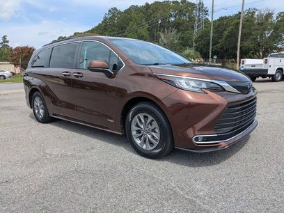 Used 2021 Toyota Sienna XLE