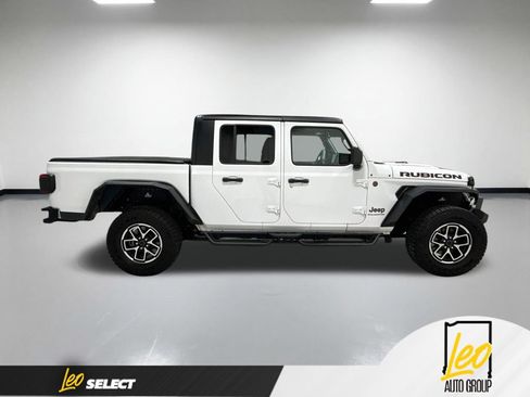 Used 2024 Jeep Gladiator Rubicon w/ Technology Group AWD/4WD image 6