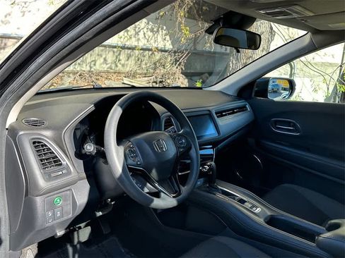 Used 2019 Honda HR-V EX image 2