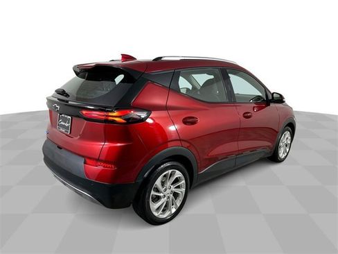 Used 2022 Chevrolet Bolt EUV LT w/ Comfort Package image 8