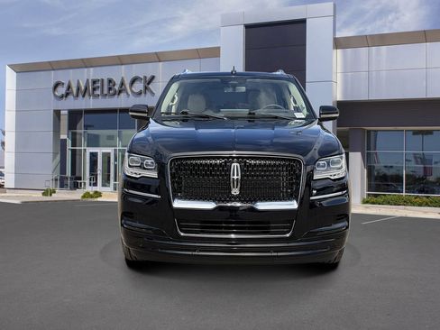 Used 2023 Lincoln Navigator Reserve AWD/4WD image 9