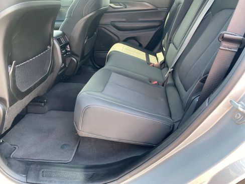 Used 2025 Jeep Grand Cherokee Laredo RWD image 19