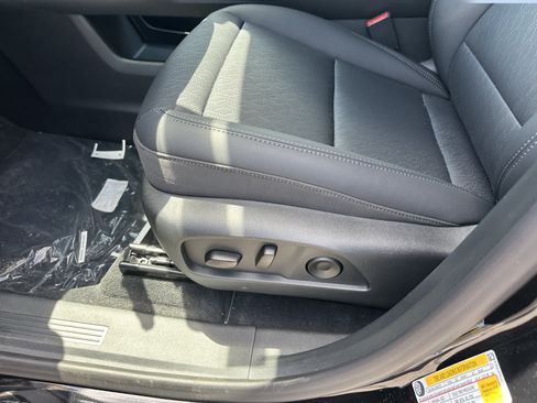 New 2026 Chevrolet Equinox LT w/ Convenience Package II AWD/4WD image 9