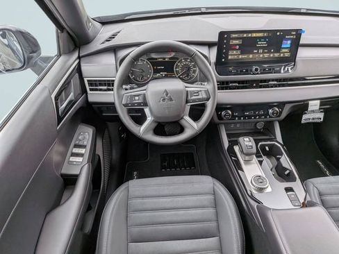 New 2026 Mitsubishi Outlander LE FWD image 14
