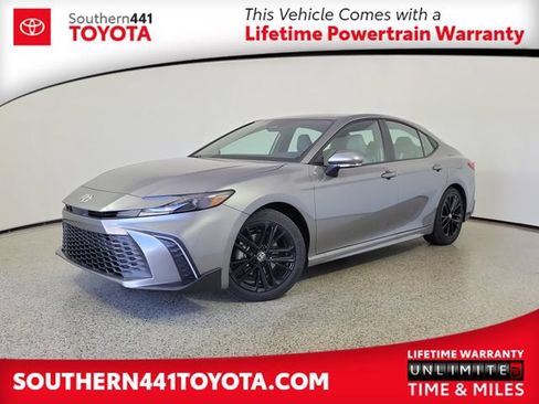 Used 2026 Toyota Camry SE FWD image 1