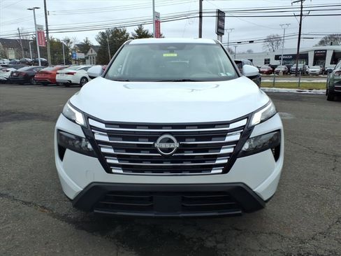 Certified 2025 Nissan Rogue SV image 9