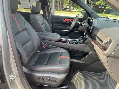 Used 2026 Chevrolet Traverse RS AWD/4WD image 19