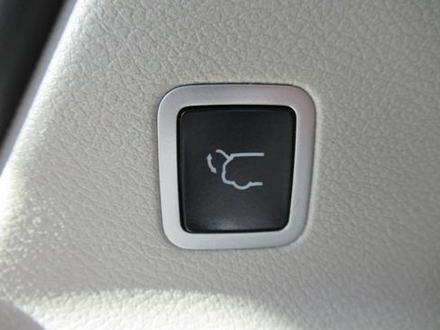 Used 2023 Chrysler Pacifica Touring-L FWD image 35