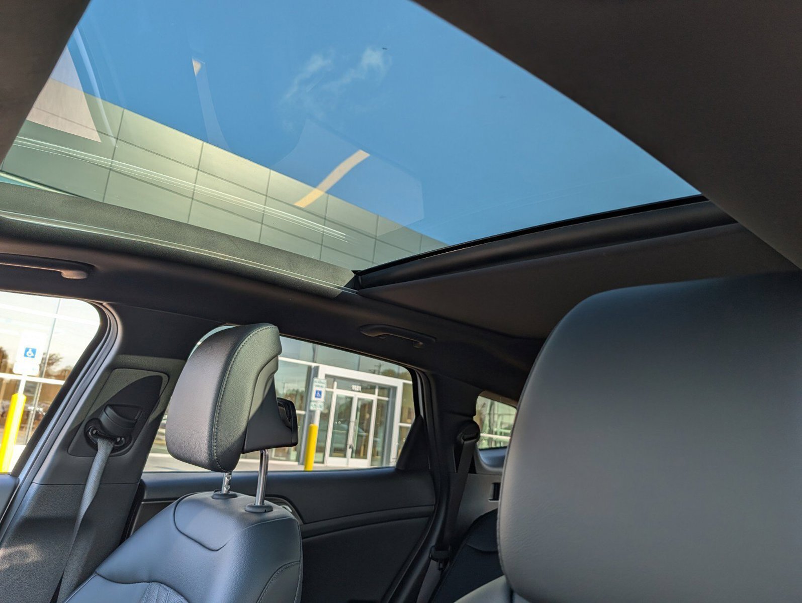 Used 2026 Kia Sportage X-Line w/ X-Line Premium Package AWD/4WD image 4