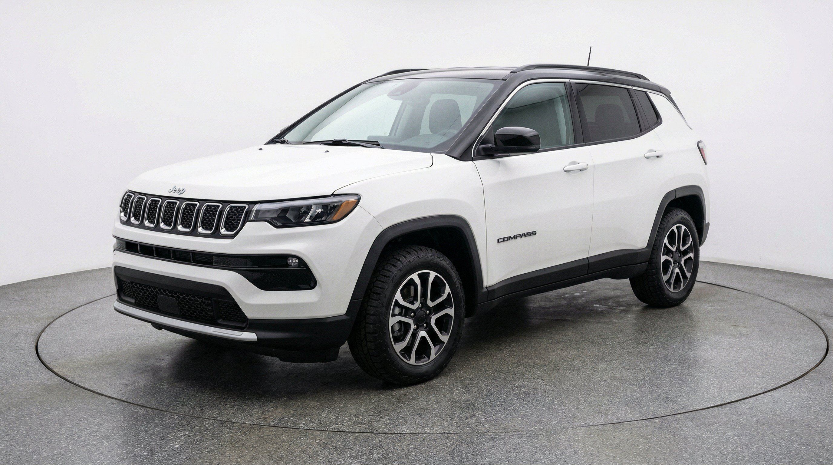 Used 2025 Jeep Compass Trailhawk AWD/4WD image 3