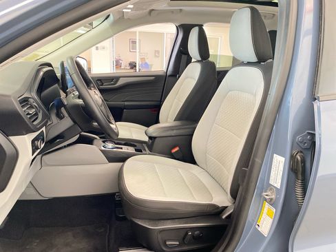 Used 2023 Ford Escape Active w/ Tech Pack #1 AWD/4WD image 16