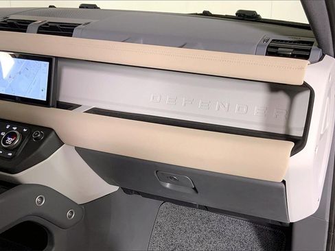 Used 2022 Land Rover Defender 110 SE image 16
