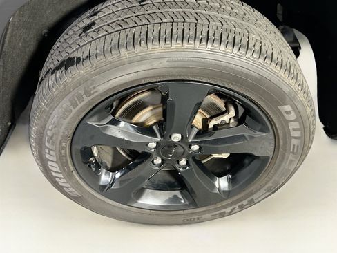 Used 2023 Jeep Grand Cherokee L Laredo AWD/4WD image 32