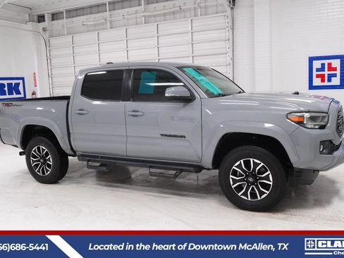Used 2020 Toyota Tacoma TRD Sport w/ Technology Package RWD image 4