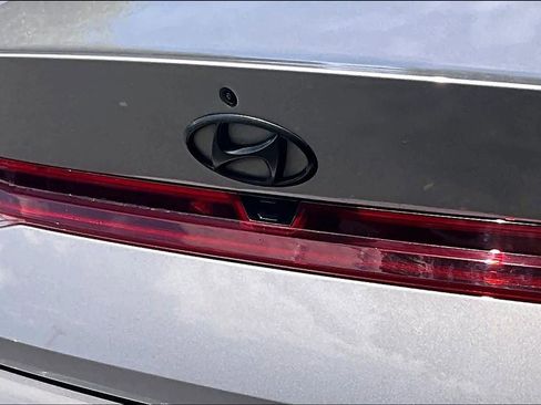 Used 2023 Hyundai Elantra Limited image 10