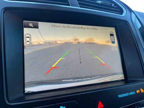 Used 2016 Ford Explorer Platinum image 28