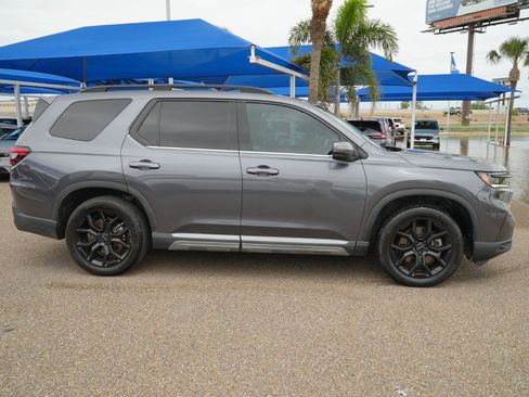 Used 2025 Honda Pilot Touring image 4