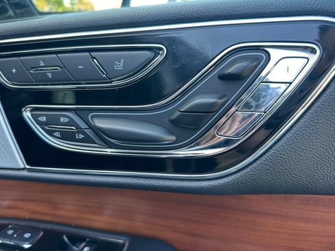 Used 2019 Lincoln Navigator L Reserve image 21