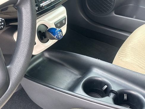 Used 2016 Toyota Prius Two image 9