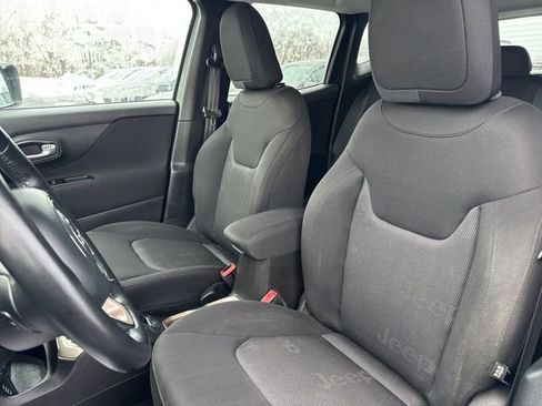 Used 2017 Jeep Renegade Latitude image 12