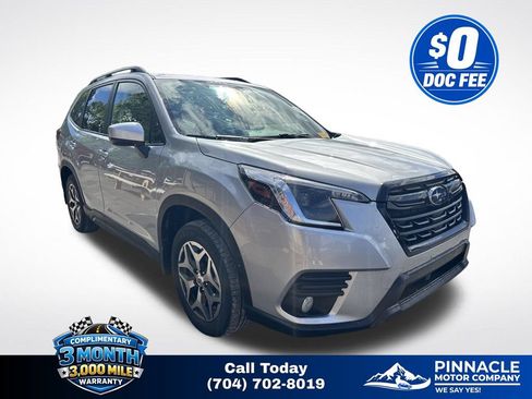 Used 2022 Subaru Forester Premium AWD/4WD image 1
