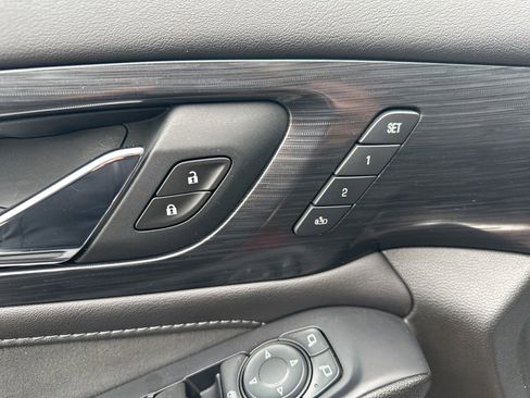Used 2021 Chevrolet Traverse High Country FWD image 13