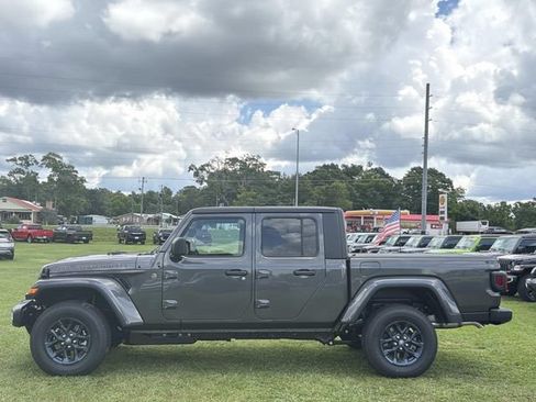 New 2026 Jeep Gladiator Sport AWD/4WD image 14
