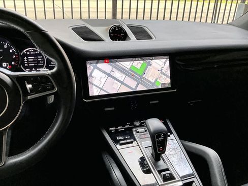 Used 2021 Porsche Cayenne image 7