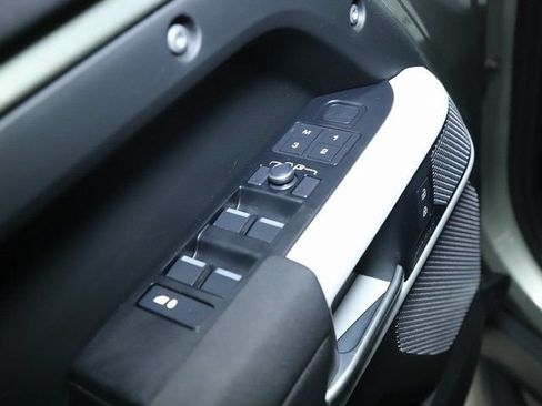 Certified 2022 Land Rover Defender 110 SE AWD/4WD image 19