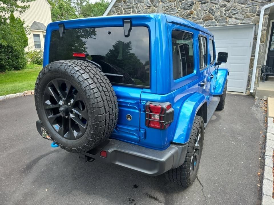 Used 2023 Jeep Wrangler Unlimited Sahara w/ Cold Weather Group AWD/4WD image 7